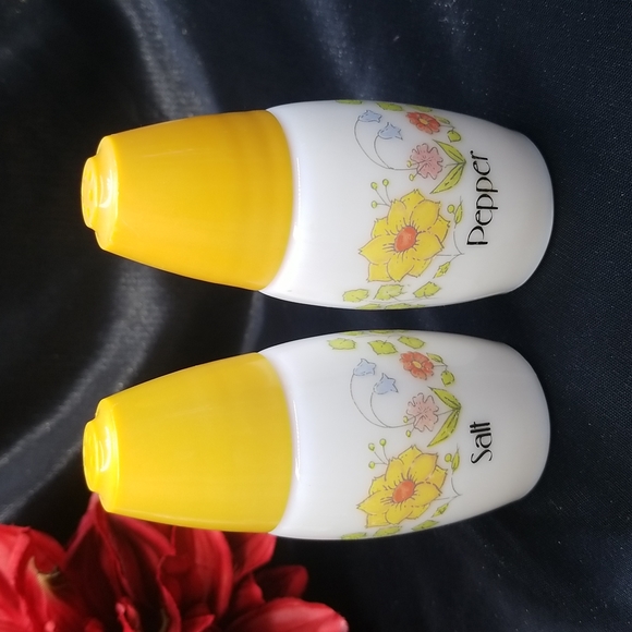 Gemco Other - Gemco Corelle Coordinates Meadow Salt and Pepper Shakers